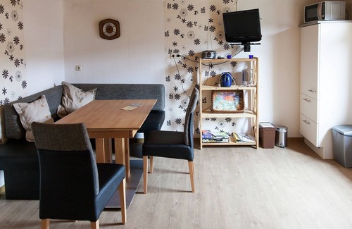 Ernst Apartment | Ernst Lakeside Escape