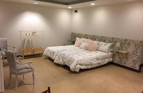 Santa Marina de Oblanca Apartment | Independent apartment with private garden and barbecue