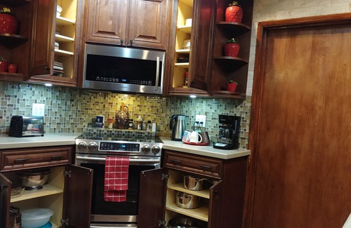 Las Vegas Villa | 🌴 Escape in a private pool, jacuzzi, bbq, koi pond, garden, best outdoor area!