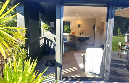 Waikanae House | Escape in Manu - Enjoy the best of the Kapiti Coast