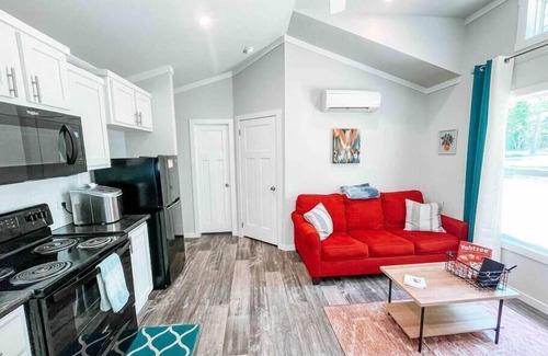 Royal House | Escape the Hustle and Bustle- Close to town but outside of City Limits.