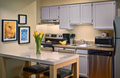 Westlake Hotel | Escape the Hustle and Bustle! Kitchen, Free Parking, Onsite Pool