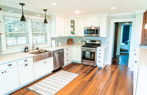 Columbia House | Escape to 1800 charm. 31ac Farm. Pond. Fire Pit.