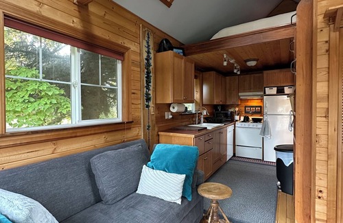 Odell Cabin | Escape to a serene retreat nestled on a 2 acre lavender farm in Hood River, OR