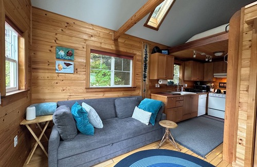 Odell Cabin | Escape to a serene retreat nestled on a 2 acre lavender farm in Hood River, OR