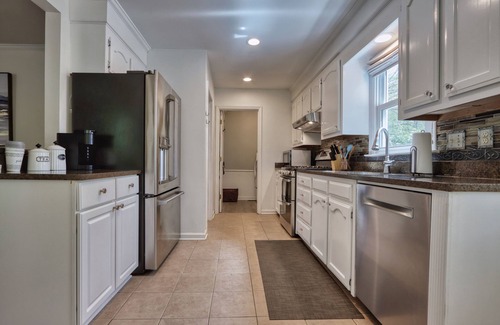 Lexington House | Escape to Cozy Comfort: Your Perfect Retreat in Lexington, South Carolina!