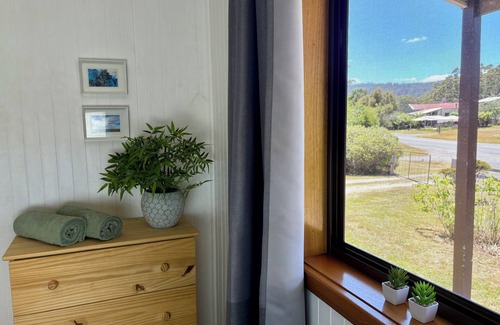 Weldborough Cottage | Escape to History & Nature! Peaceful & cosy 1890s cottage near MTB trails & pub.