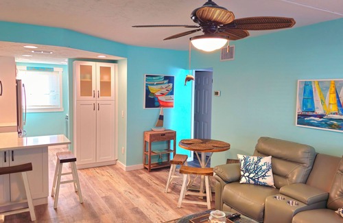 Bradenton Beach Condo | Escape to Paradise: Exquisite 2/1 Condo Steps to Bradenton Beach