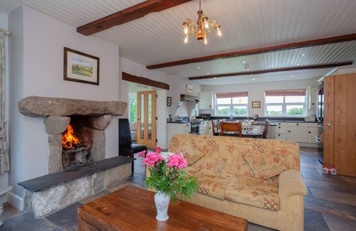 Newry House | Escape to the Country - Beautiful mountain views & private hot tub