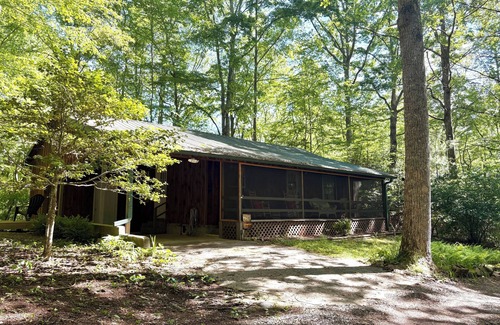 Hayesville Cabin | Escape to the Hepp’s Hideaway!