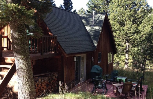 Bozeman Cabin | Escape to this Cozy, Secluded Cabin to unwind and disconnect from the world!