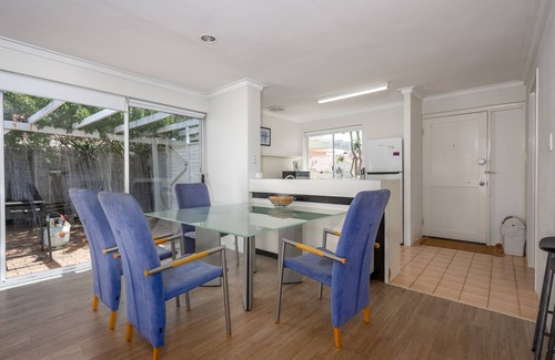 South Yunderup House | Escape to Tranquility at Fountain View Villa - South Yunderup