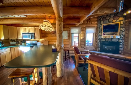Crane Lake Cabin | Escape to your cozy 2-bedroom cabin near Voyageurs National Park