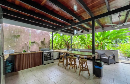 Puerto Viejo de Talamanca House | Escondido: Huge House, Pool, AC, TV, Game Room, Kitchen, WiFi, Near Beach