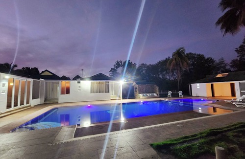 Ricaurte House | Espectacular Casa con amplios espacios para disfrutar, muy buena ubicación.