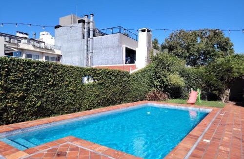 Pocitos House | Espectacular casa de 4 dormitorios y 5 baños para 12 personas, en la mejor zona de Montevideo