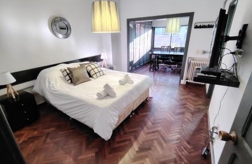 Pocitos House | Espectacular casa de 4 dormitorios y 5 baños para 12 personas, en la mejor zona de Montevideo