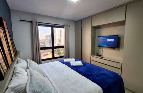 Amambai House | Estúdio com Quarto Privativo, TV e Cama Super King