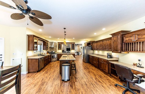 Marion House | Estate Home on at Lake of Egypt Sleeps 16 MAX