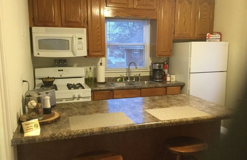 Racine House | Estate Living! Professionally Cleaned, Self Check In - Sleeps 12