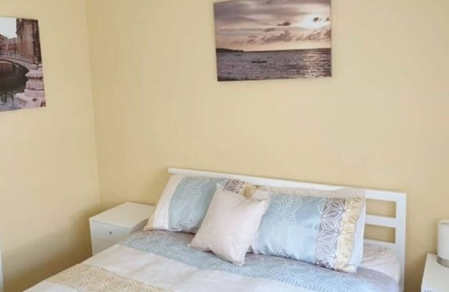 Douglas House | Estuary - Stylish Home in Douglas#