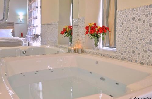 Afik Cabin | Etnachta Kibbutz Afik