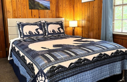 Chimney Rock Hotel | Evening Shade River Lodge and Cabins