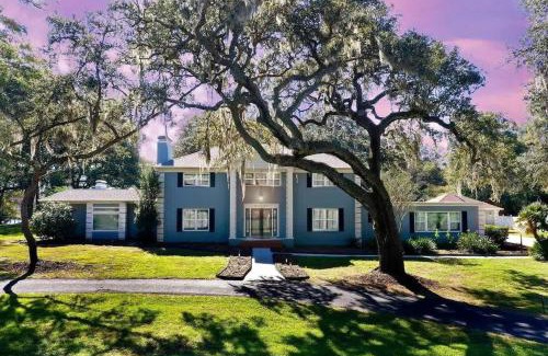 Dade City House | Events & Weddings Welcome! Lake View Pool Home