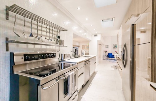 Aventura House | Events Welcome 5b3b Home w Pool Hot Tub BBQ