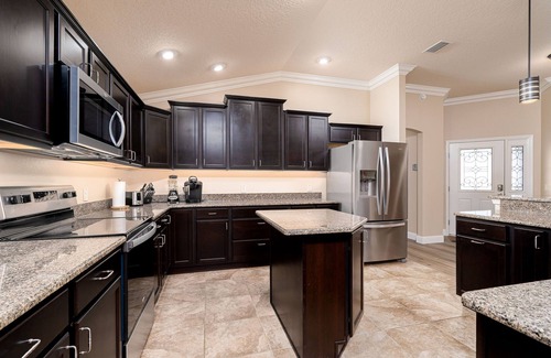 Collier Villa | Everything! 3/2, FREE golf & 4-seat cart, Resident passes, pets, near Brownwood