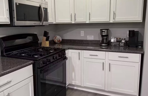 Woodfield House | Everything new! 1 min to Ft Jackson