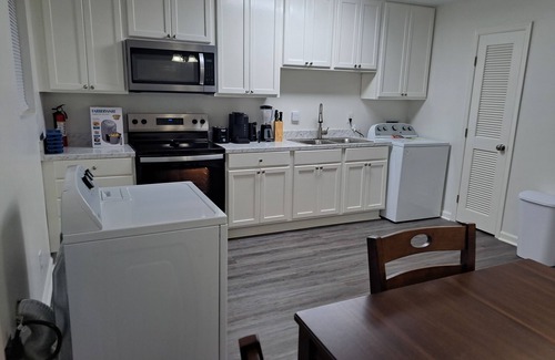 Albany Condo | Everything You Need and More 2-br condo in Albany with WiFi, AC. Enjoy your stay