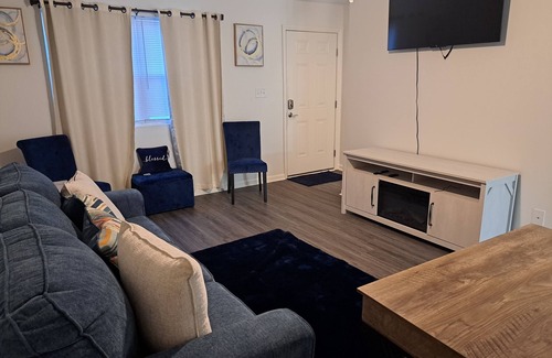 Albany Condo | Everything You Need and More 2-br condo in Albany with WiFi, AC. Enjoy your stay