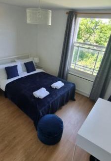 Mile End Apartment | Evo View - 1 Bed Apartment - stunning views 3 mins walk Mile End Station