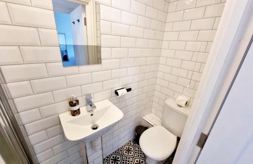 Mile End Apartment | Evo View - 1 Bed Apartment - stunning views 3 mins walk Mile End Station