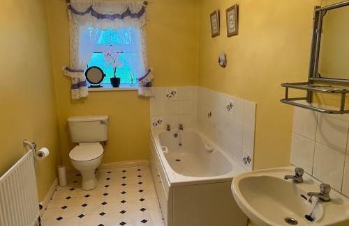 Rosslea House | Ewe view cottage