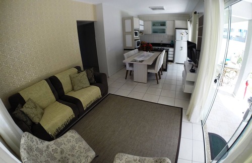 Centro House | Excellent 3 Bedroom House 300 Meters From Bombinhas Beach