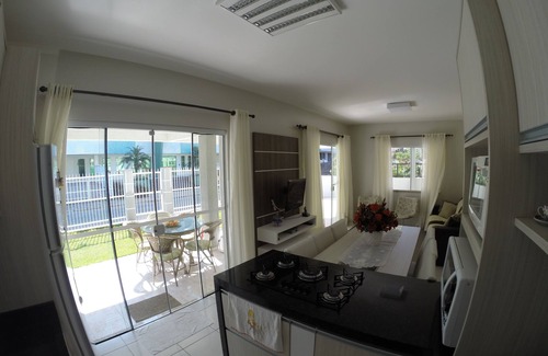Centro House | Excellent 3 Bedroom House 300 Meters From Bombinhas Beach