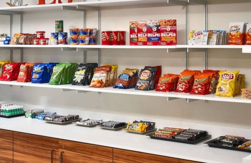 Sharonville House | Excellent Amenities! Full Kitchen, Pool, FREE Parking and Grab-&-Go Breakfast!