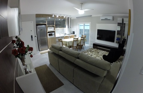 Centro Apartment | Excellent Apt of 2 dormitories in the Center of Bombinhas to 300mts of the beach