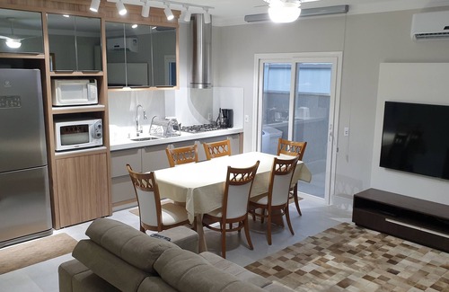 Centro Apartment | Excellent Apt of 2 dormitories in the Center of Bombinhas to 300mts of the beach