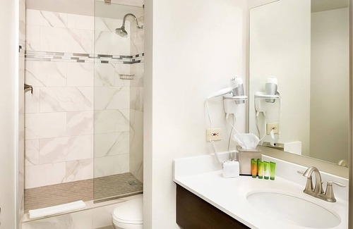 Gateway District Hotel | Excellent Choice! With Pool, Onsite Parking, Short Drive to Mob Museum