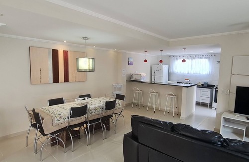 Santa Rita Condo | Excellent Cond. Closed - 4 BEDROOMS - 24 Hr Security and Concierge - AIR COND. -WIFI