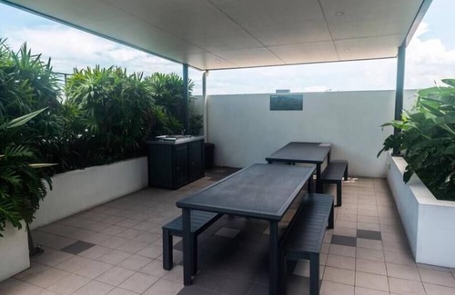 Mackay Apartment | Excellent Location - Modern Hotel Room in Mackay!