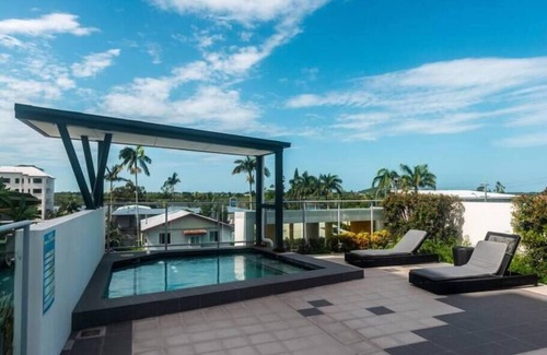 Mackay Apartment | Excellent Location - Modern Hotel Room in Mackay!