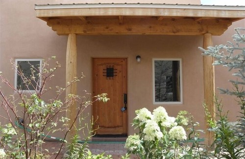 Taos Condo | EXCELLENT REVIEWS Beautiful Casa Paloma, Plaza, Hot Tub, Ski, QUIET!
