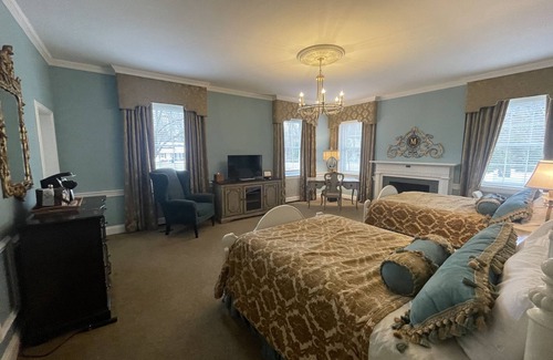 Clemmons Bed & Breakfast | Excelsior at the Manor House