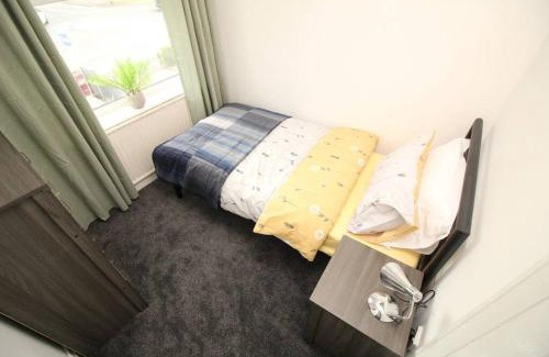 Scunthorpe House | Exceptional 3 Bed, Great Location in Ashby Ideal for Travellers, Short Holiday Stays And Contractors