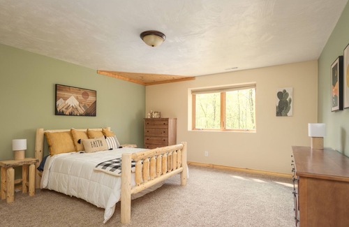 Alexandria Cabin | Exceptional Log Cabin centrally located between wonderful lakes, winery, & golf