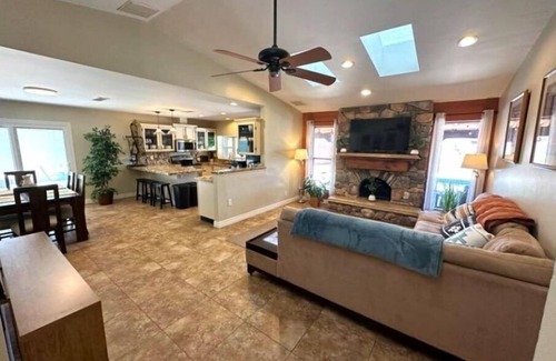 North Mountain House | Exceptional! Remodeled 3Bd/2Ba with GIANT Private Pool and Covered Patio
